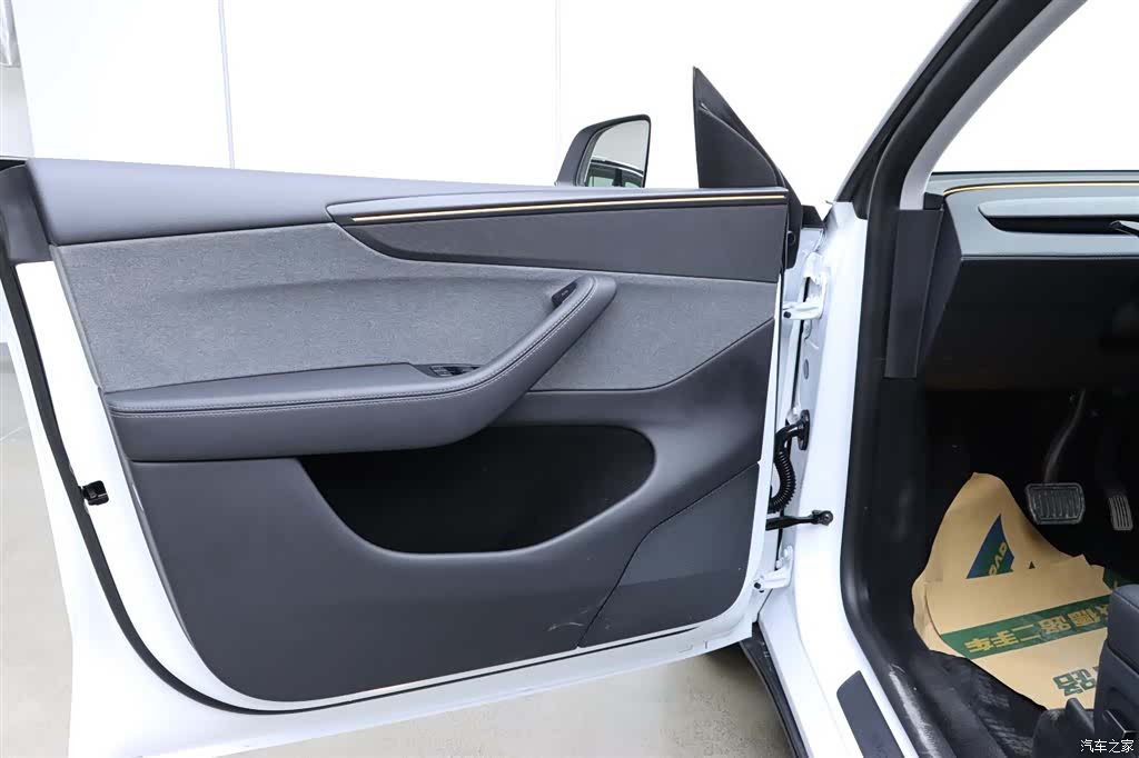 Tesla Model Y, 2026 8