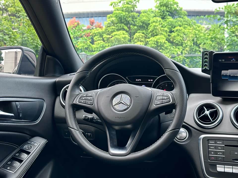 Mercedes-Benz CLA