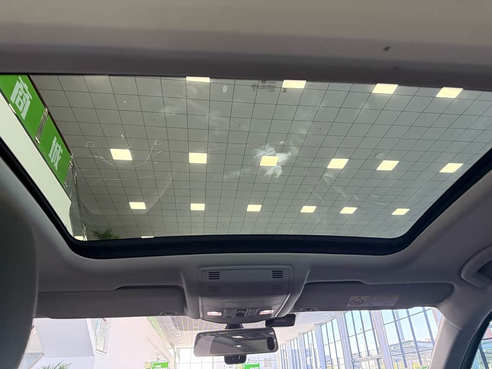 Volkswagen T-ROC exploring Songs