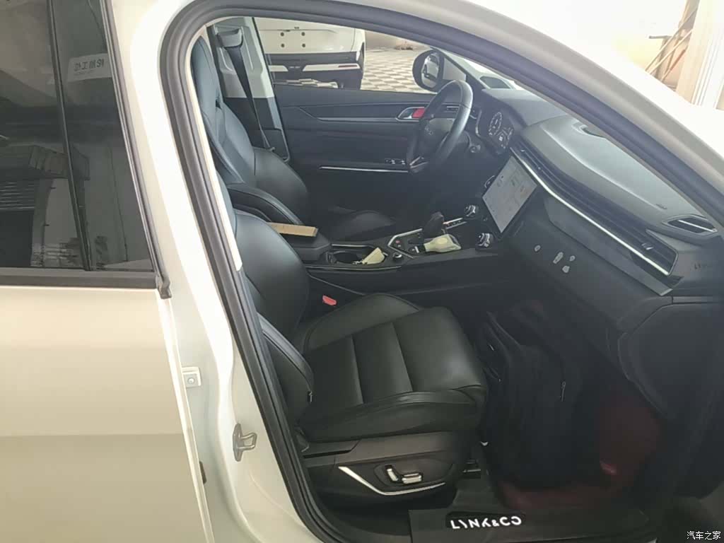Lynk & Co 01, 2023 25