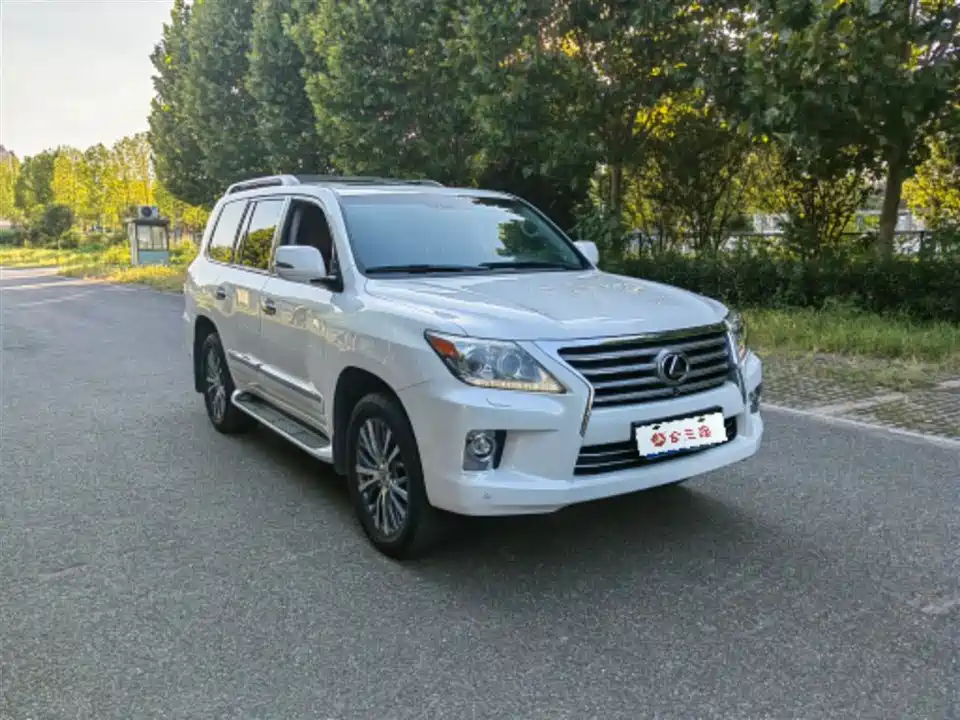 Lexus LX