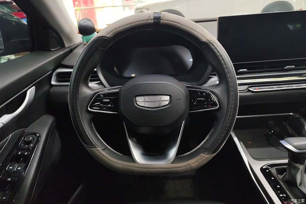 Geely Emgrand, 2024 15