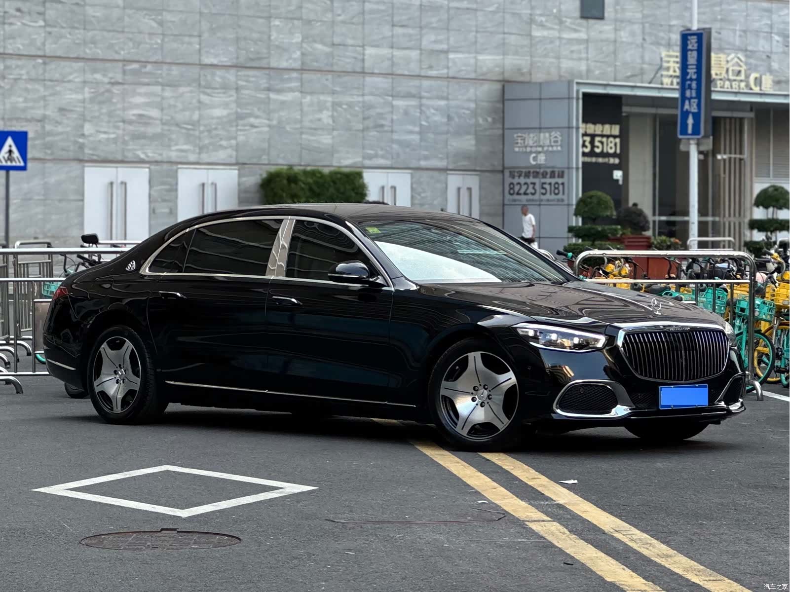 Maybach S-Class, 2021 3