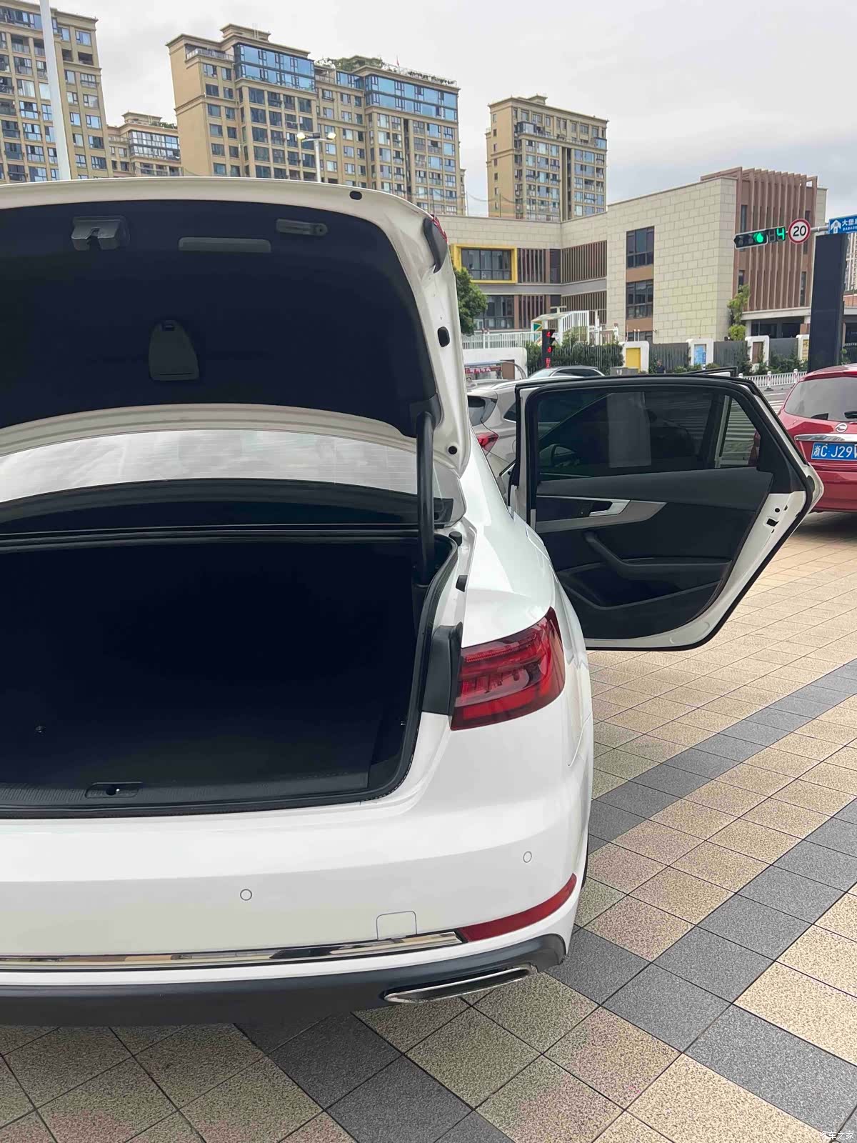 Audi A4L, 2019 16