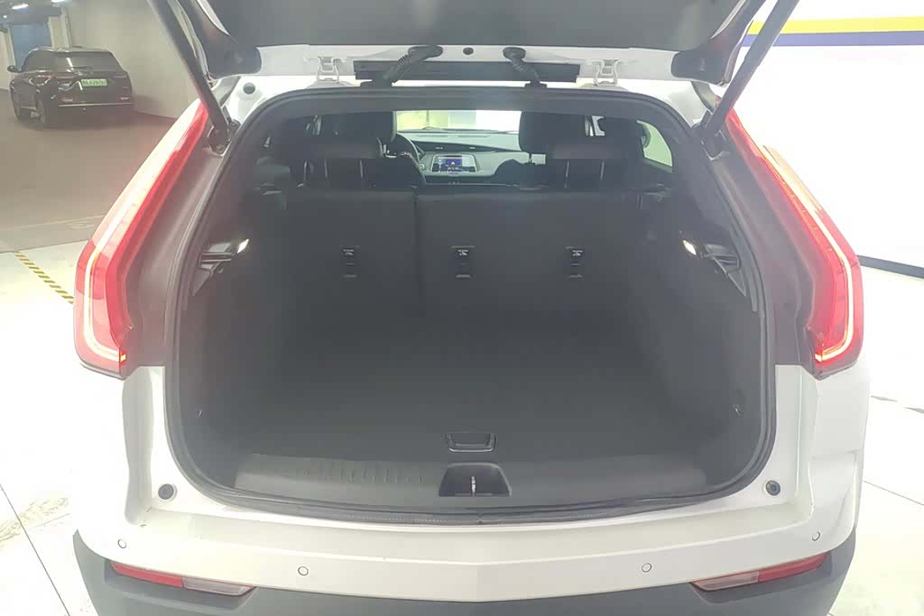 Cadillac XT4, 2023 4