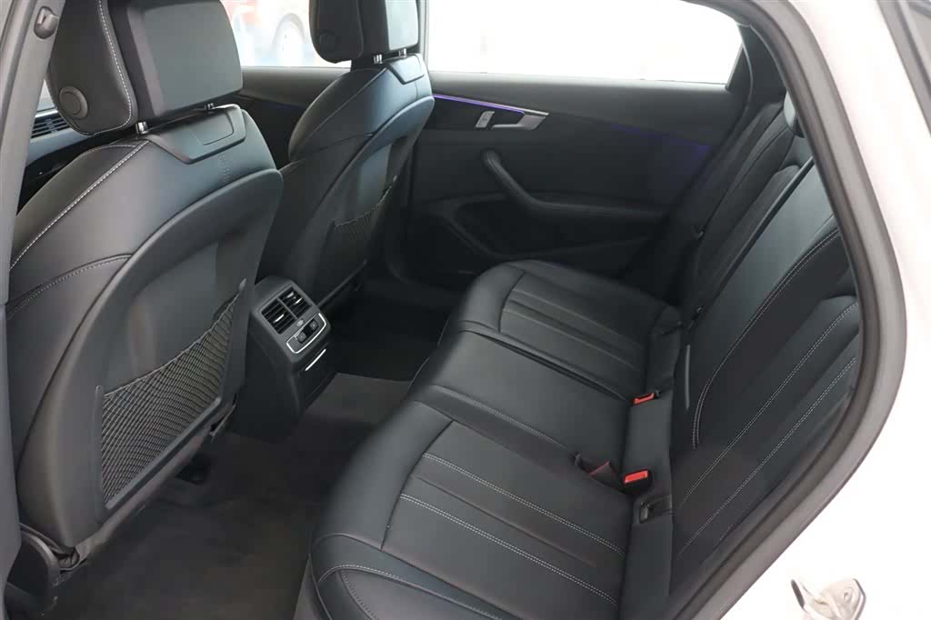 Audi A4L, 2025 11