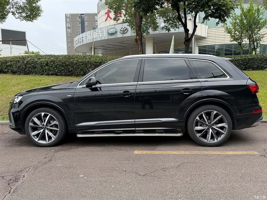 Audi Q7, 2022 3