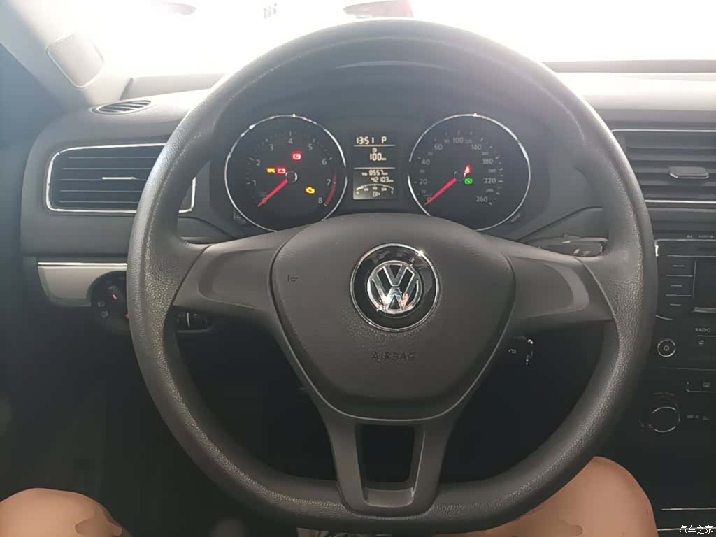 Volkswagen Sagitar, 2016 11