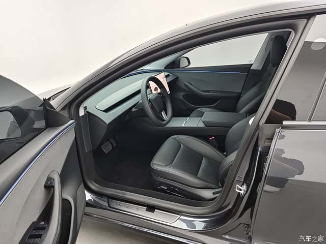 Tesla Model 3, 2025 13