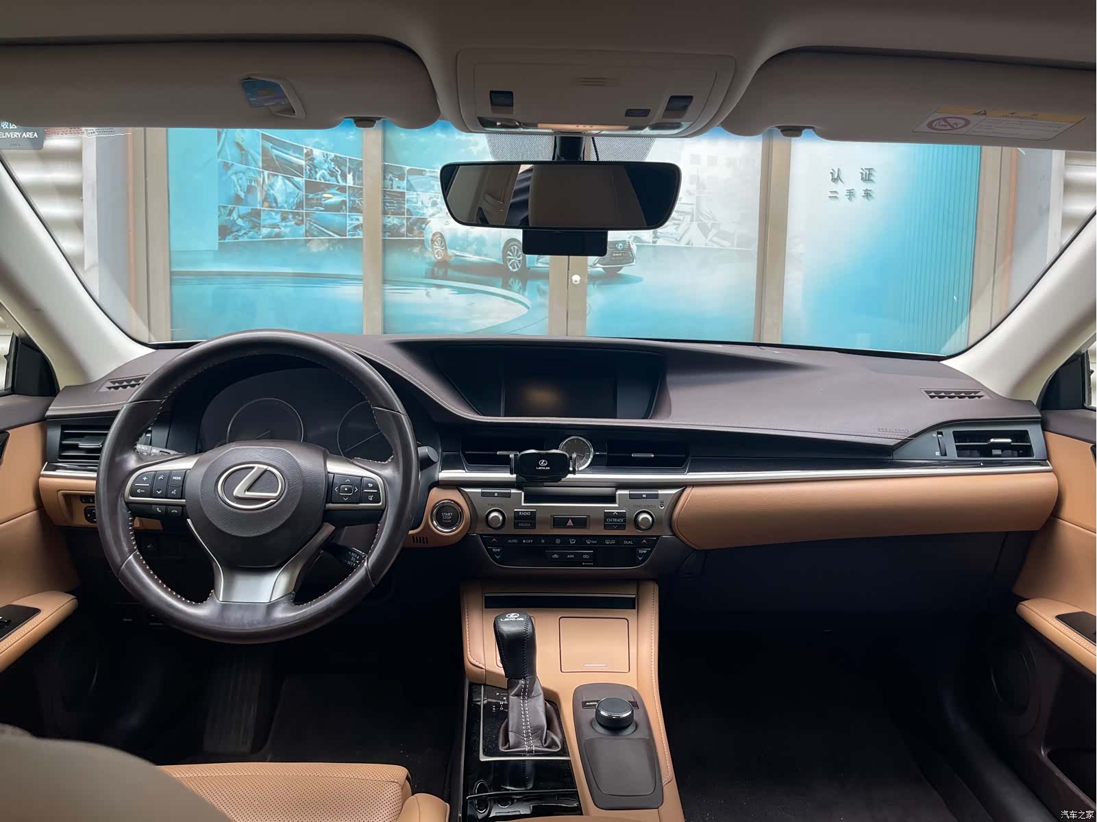 Lexus ES, 2018 23