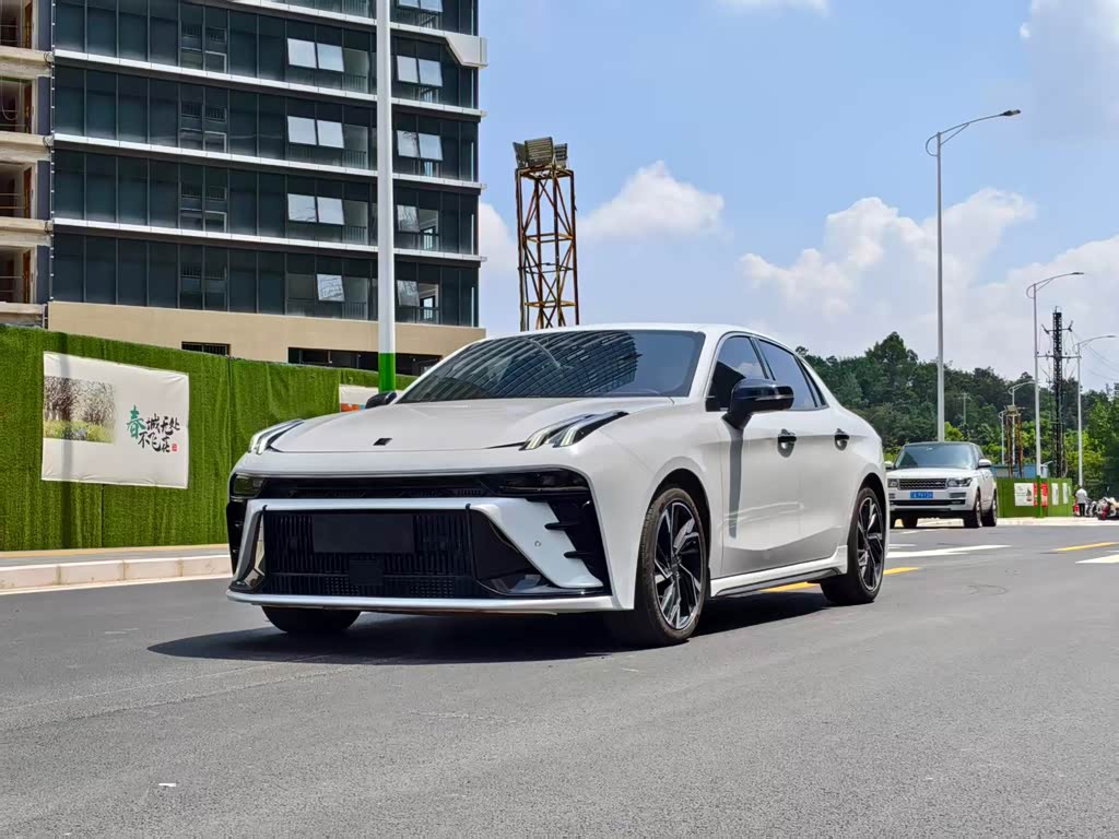 Lynk & Co 03