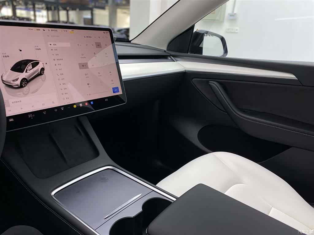Tesla Model Y, 2022 22
