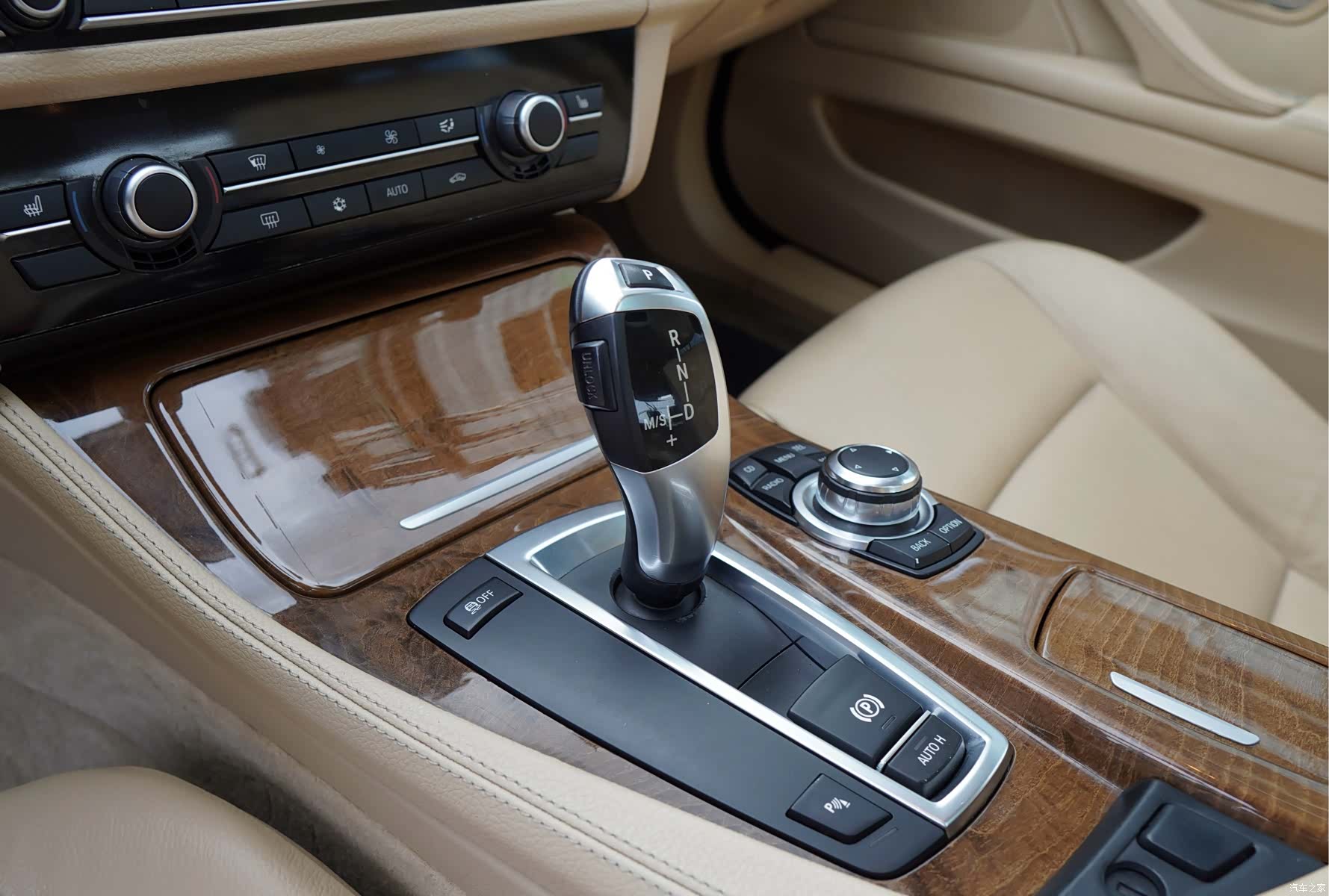 BMW 5 Series, 2011 21