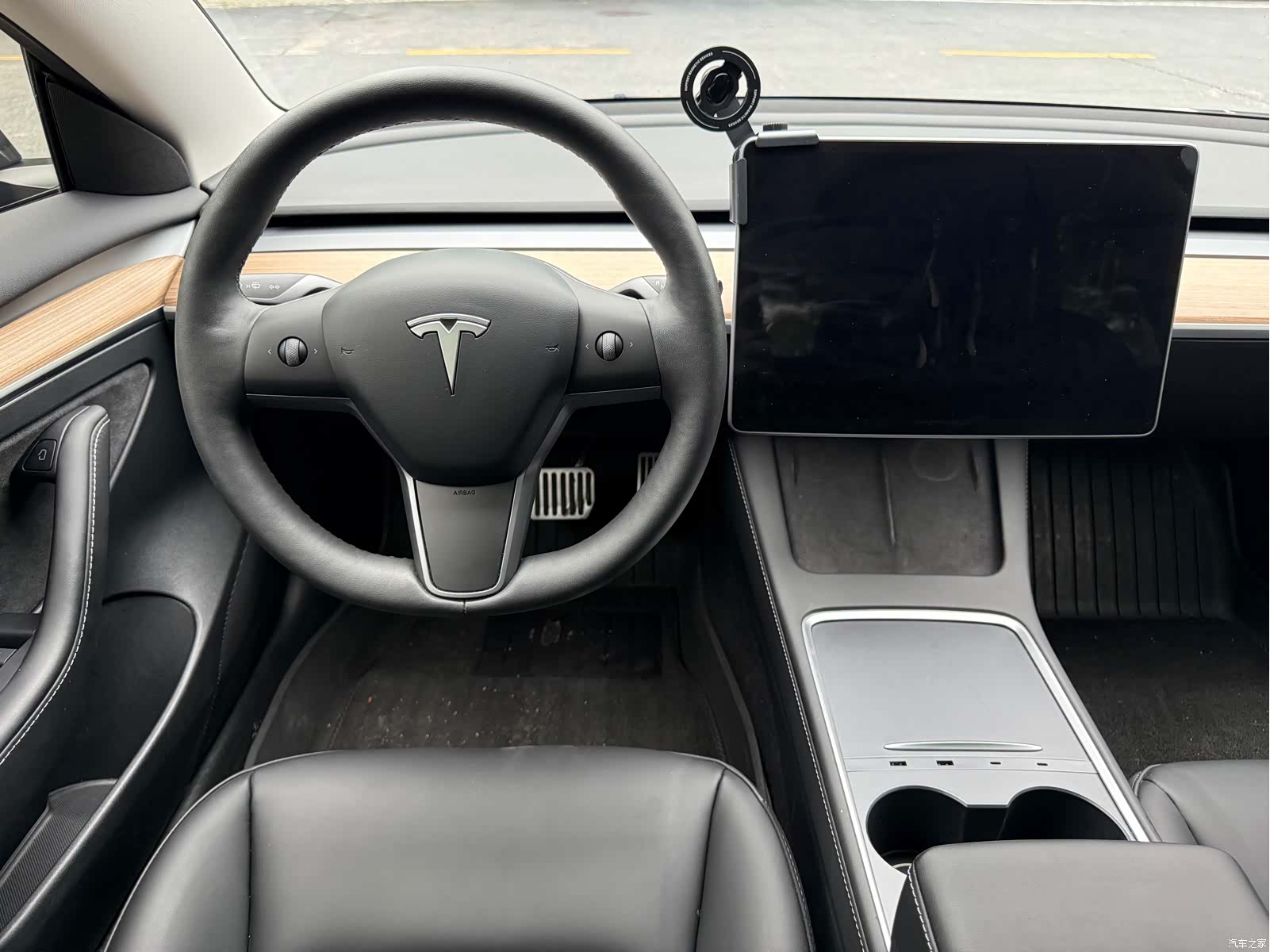 Tesla Model 3, 2023 13