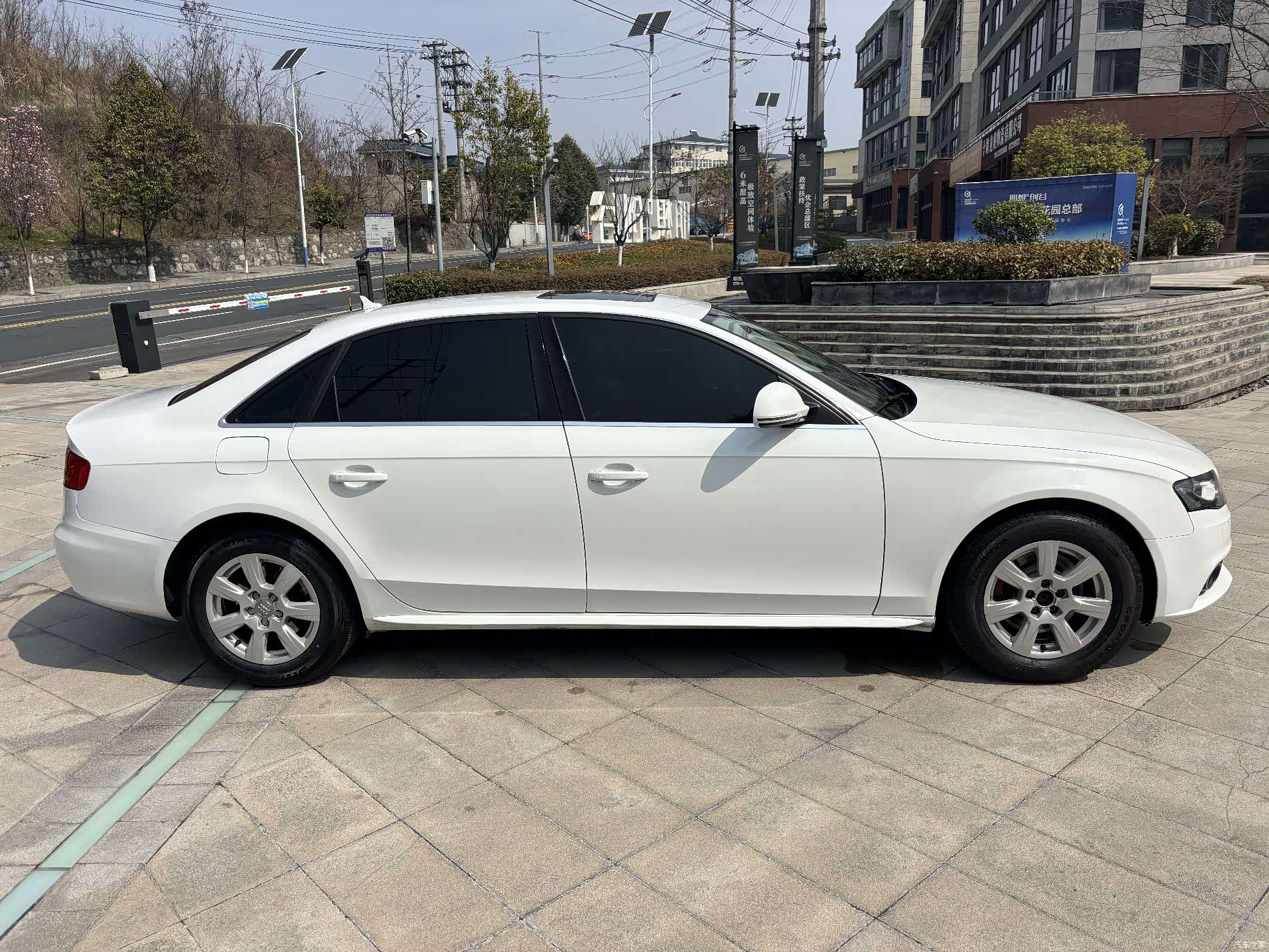Audi A4L, 2010 19