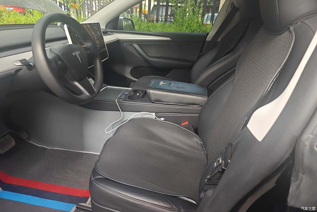 Tesla Model Y, 2023 9