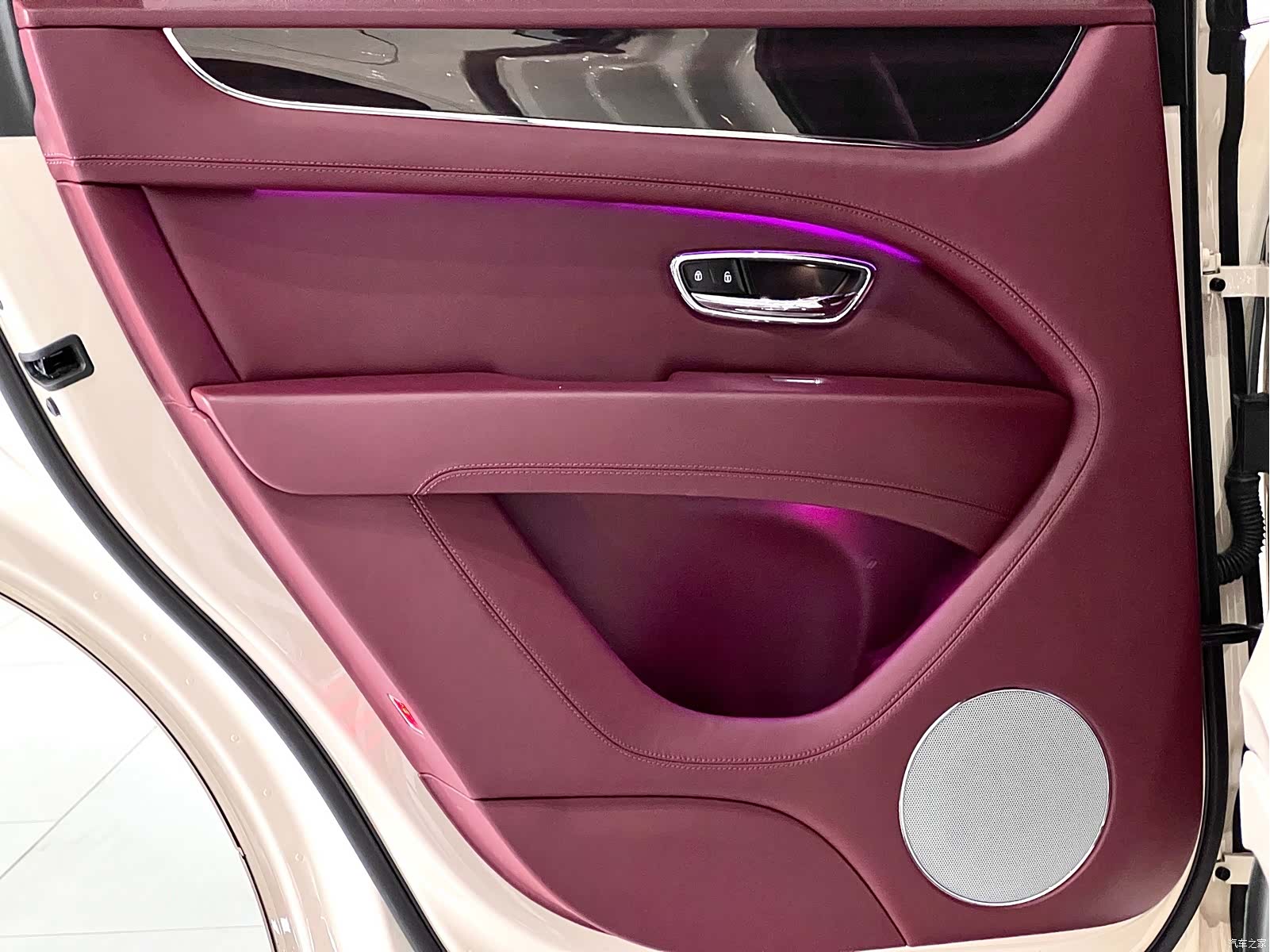 Bentley Bentayga, 2021 32