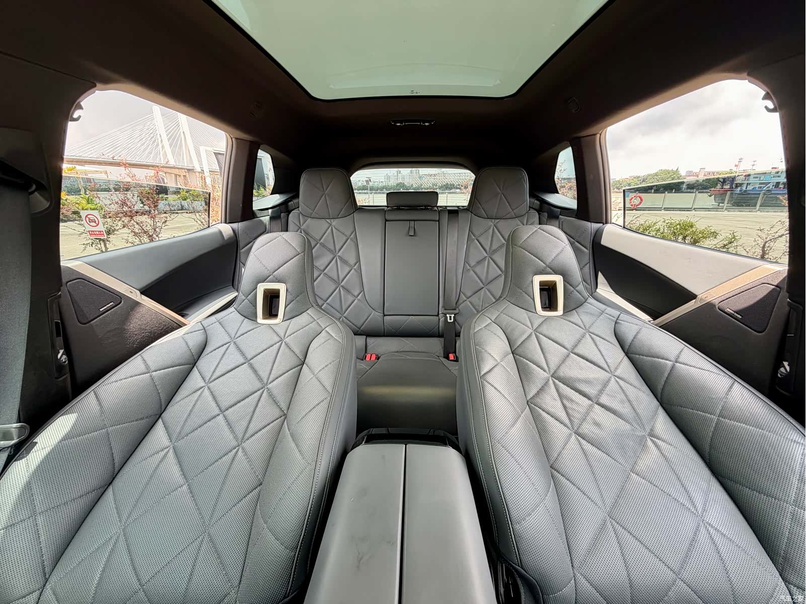BMW iX, 2022 15
