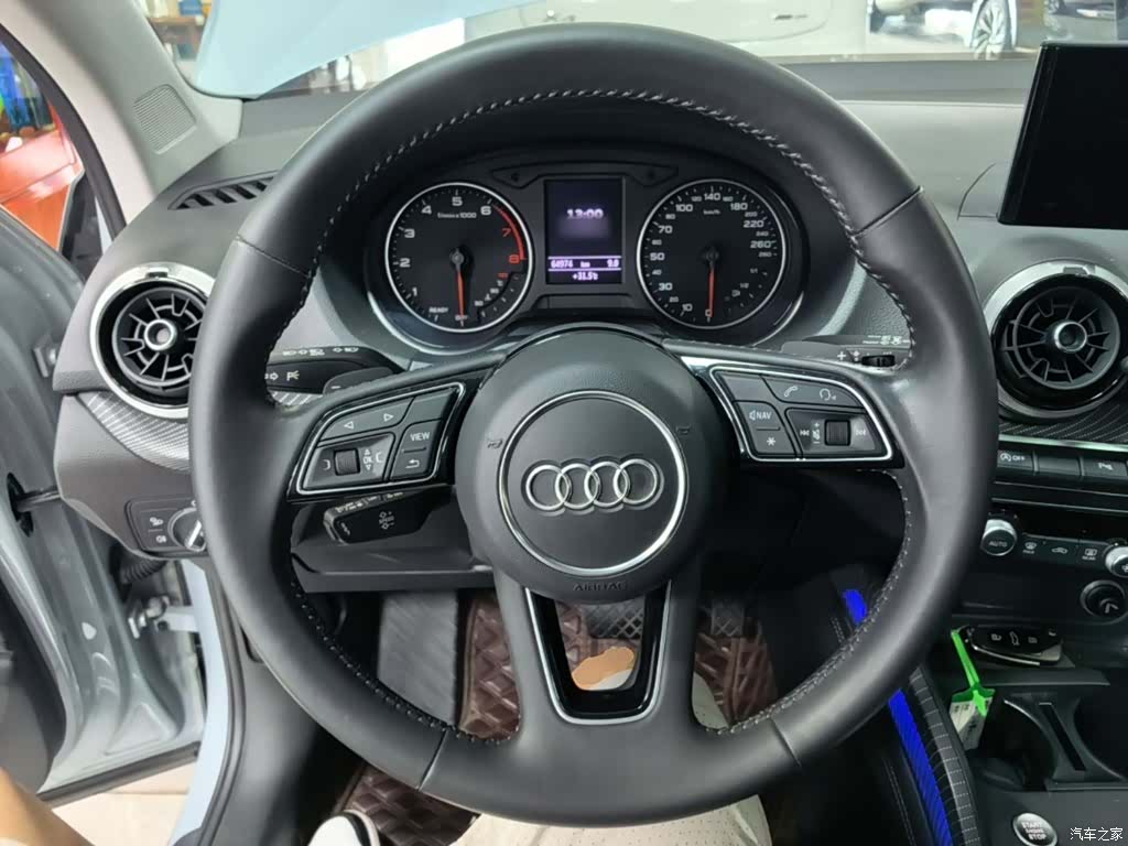 Audi Q2L, 2022 11