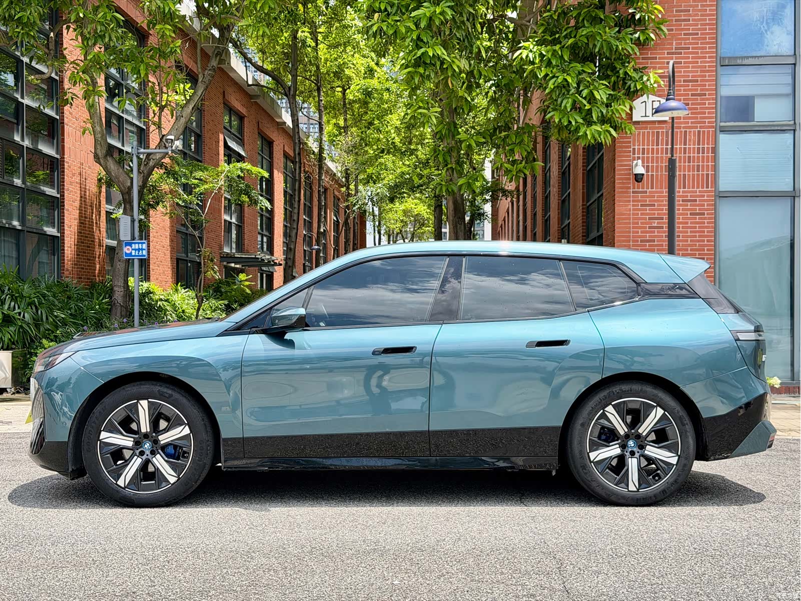 BMW iX, 2022 2