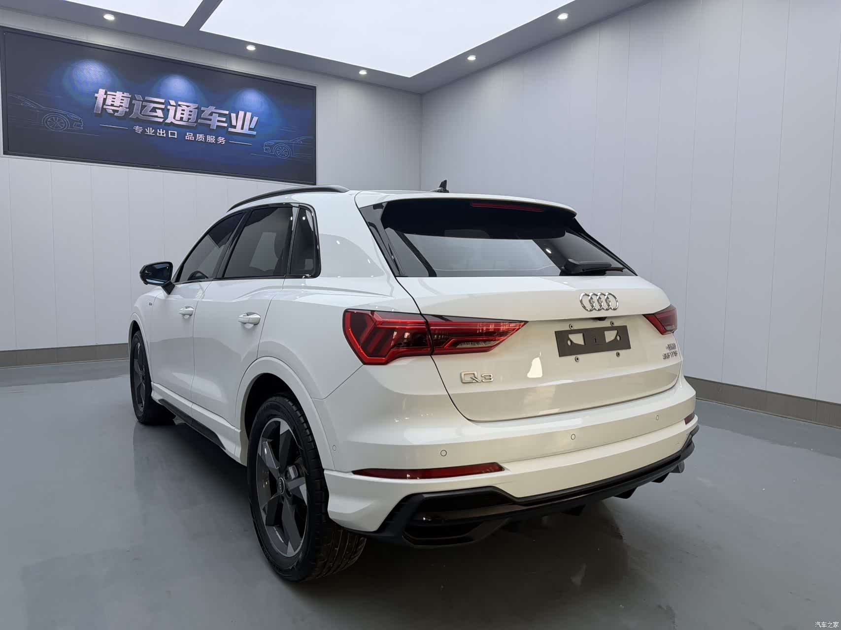 Audi Q3, 2022 4