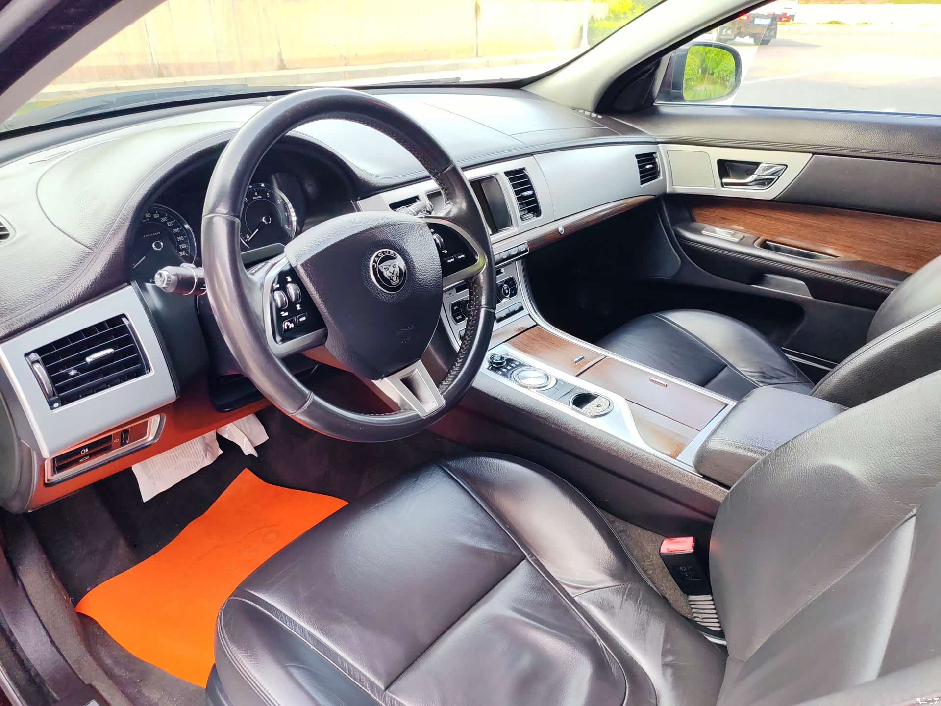 Jaguar XF, 2015 11