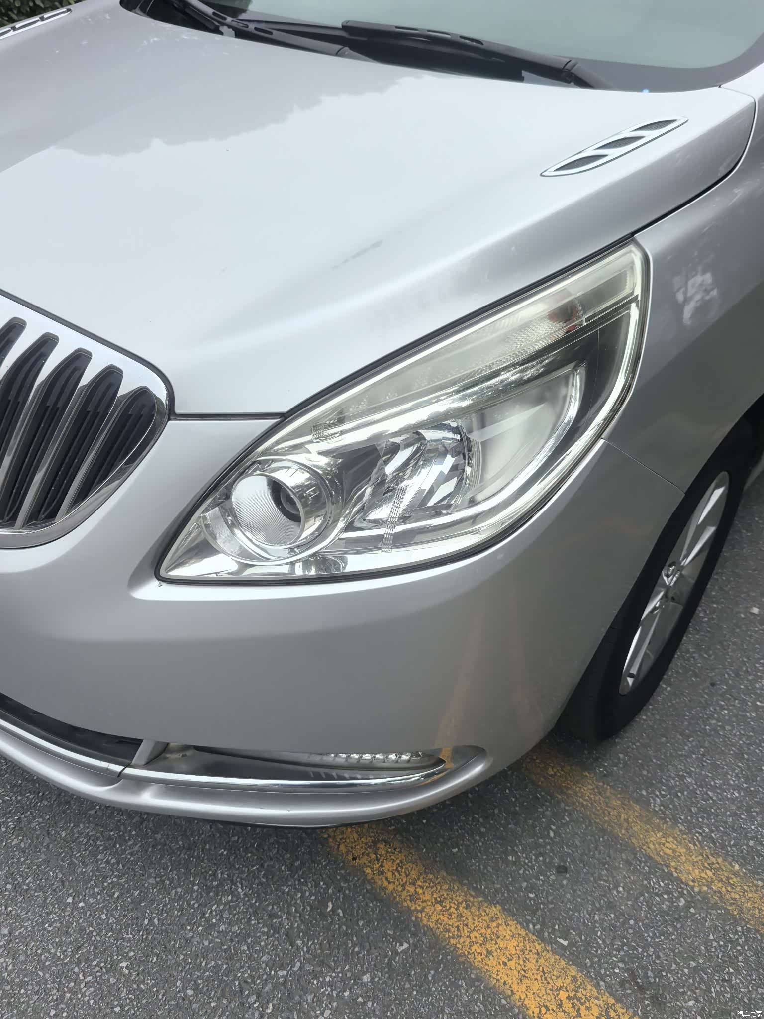 Buick GL8, 2011 4