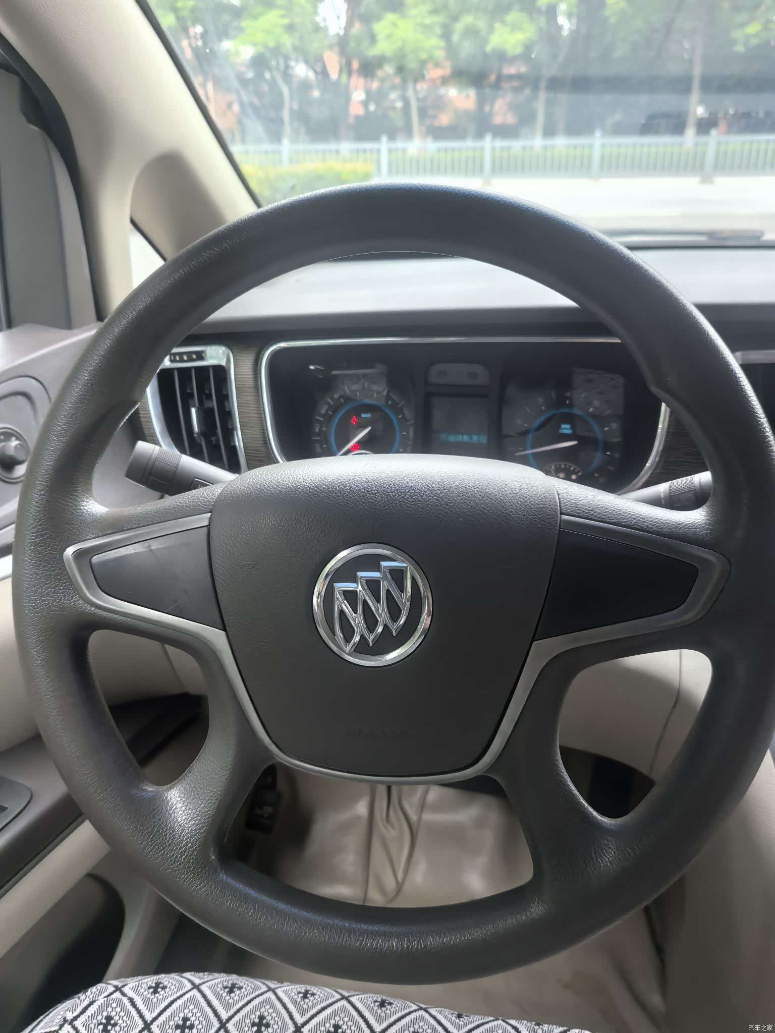 Buick GL8, 2011 15