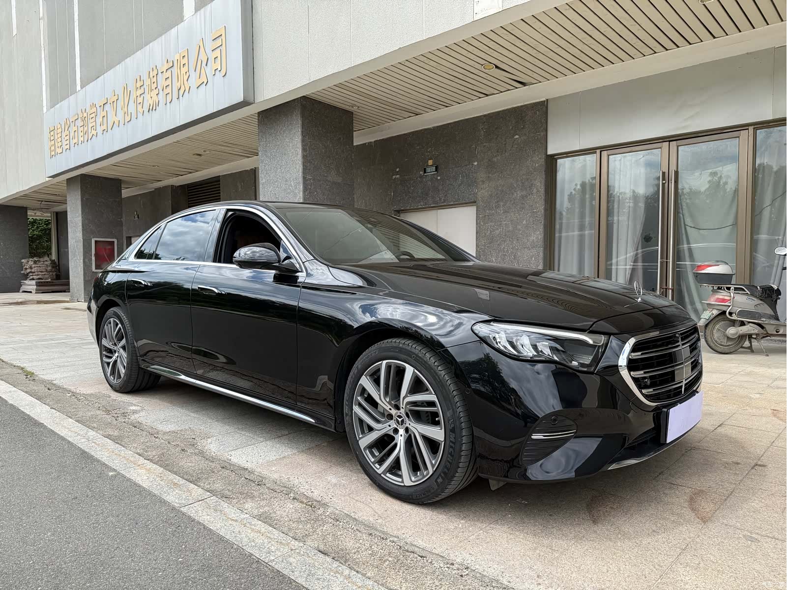 Mercedes-Benz E-Class, 2024 3