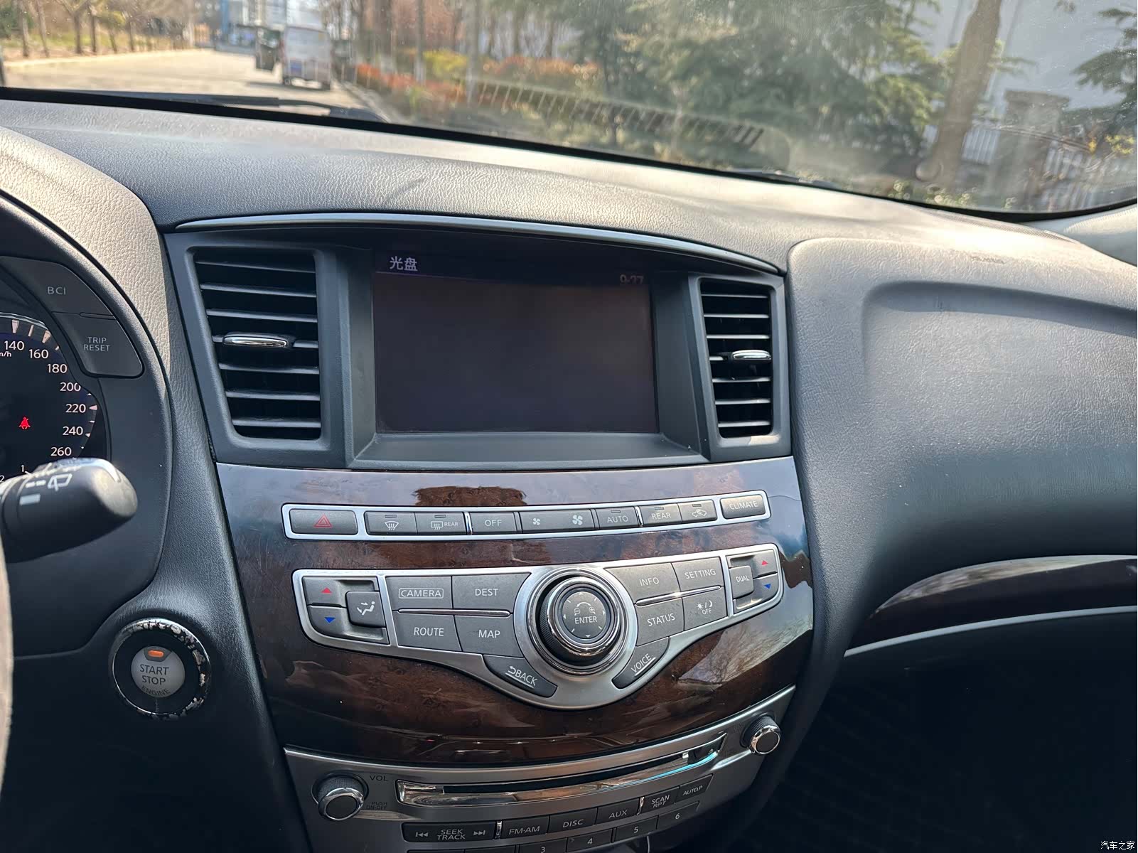 Infiniti JX35, 2014 7