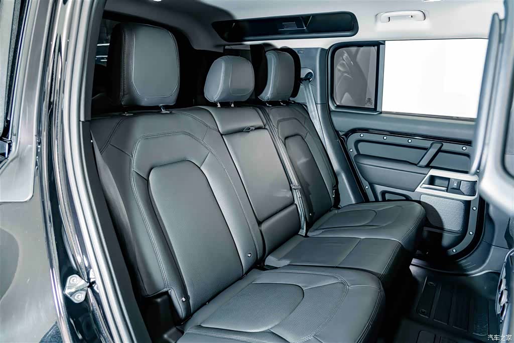 Land Rover Defender, 2024 28