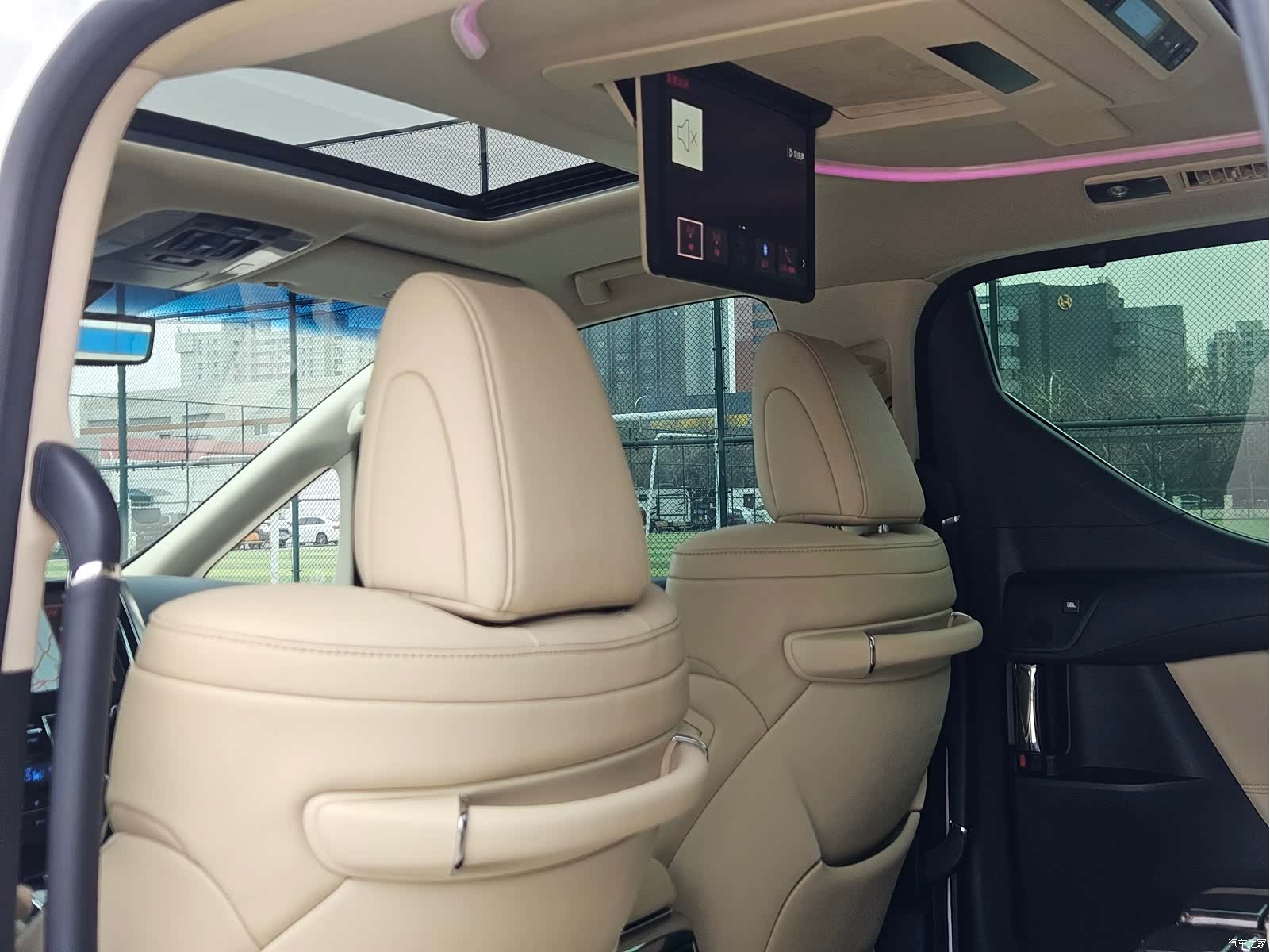 Toyota Vellfire, 2022 16