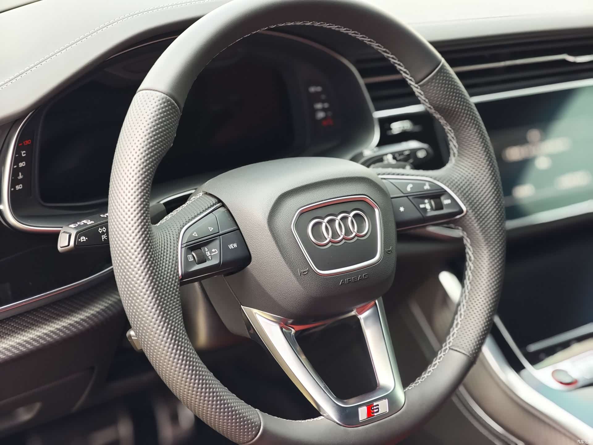 Audi Q7, 1900 13