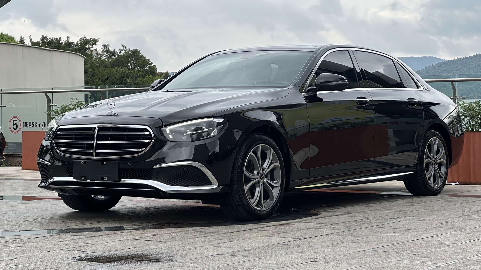 Mercedes-Benz E-Class, 2023 1