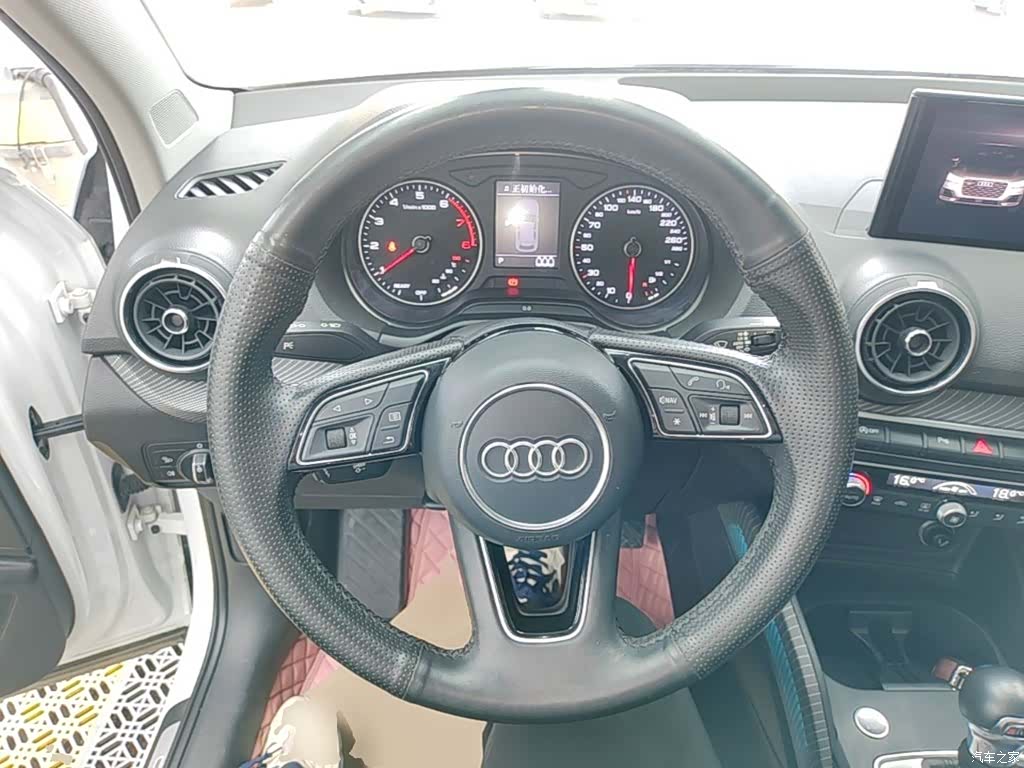 Audi Q2L, 2021 11