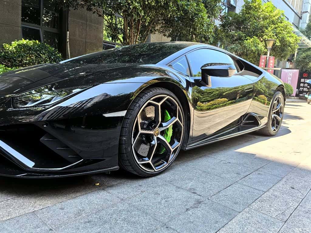 Lamborghini Huracán, 2022 все фото