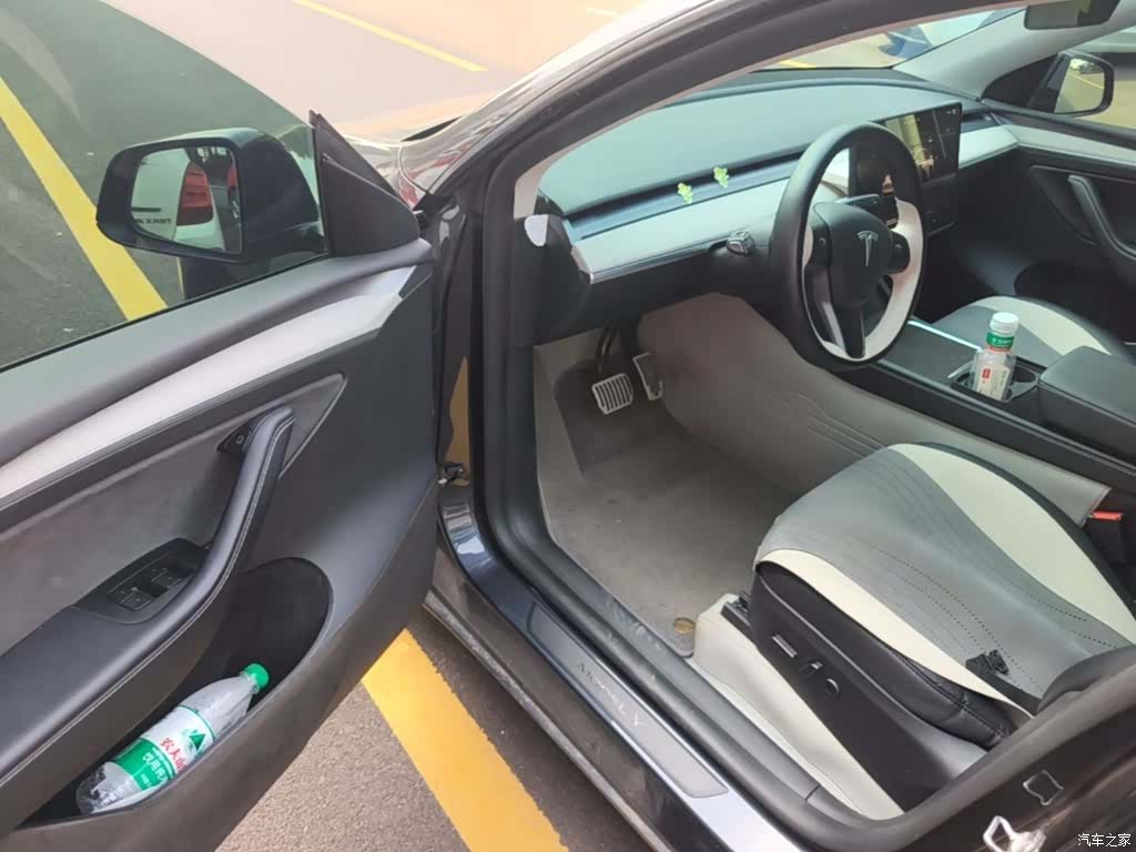 Tesla Model Y, 2024 16