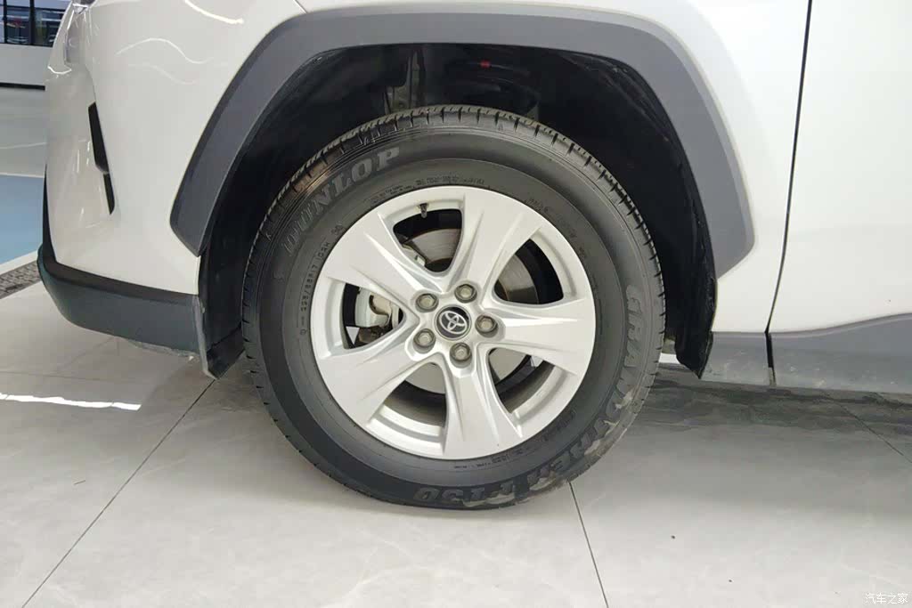 Toyota RAV4, 2025 6