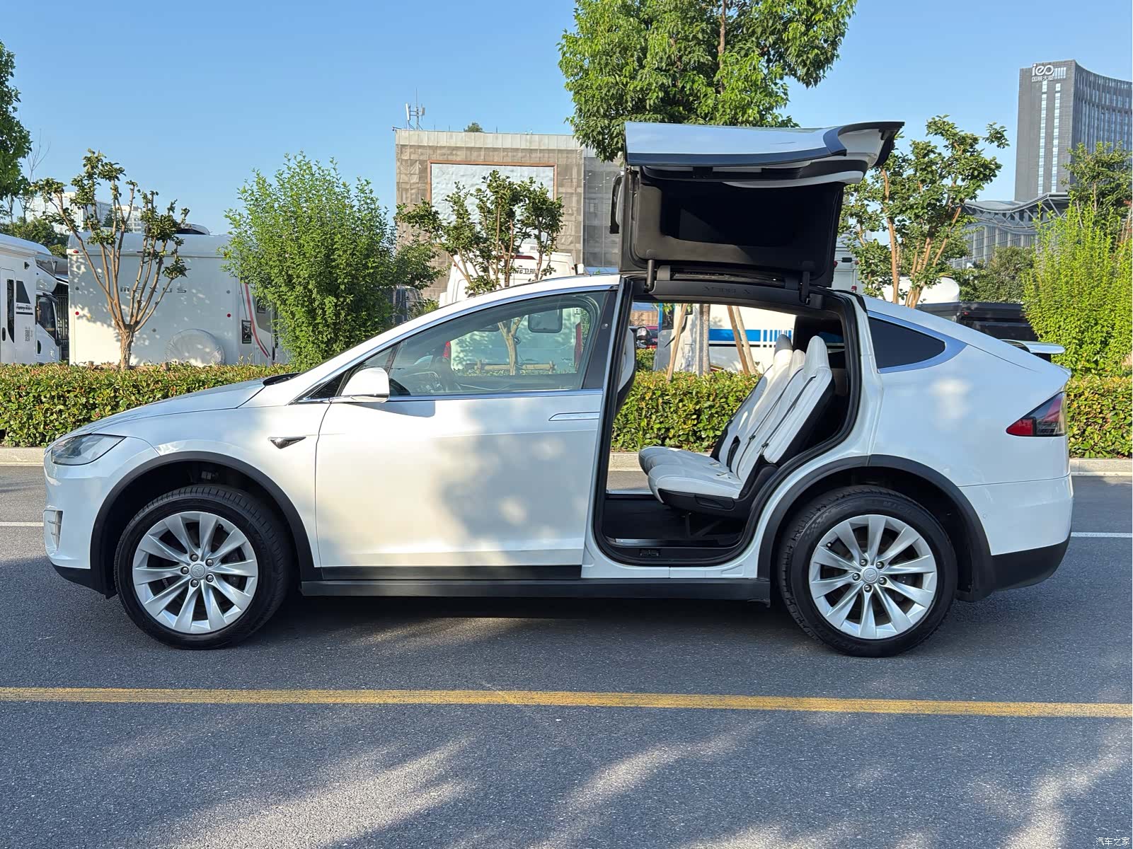 Tesla Model X, 2017 17