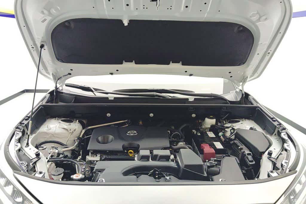 Toyota RAV4, 2025 10