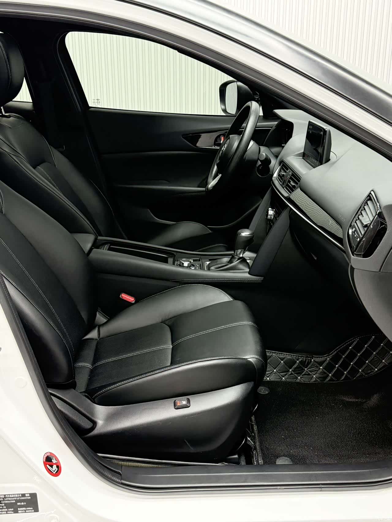 Mazda CX-4, 2023 10