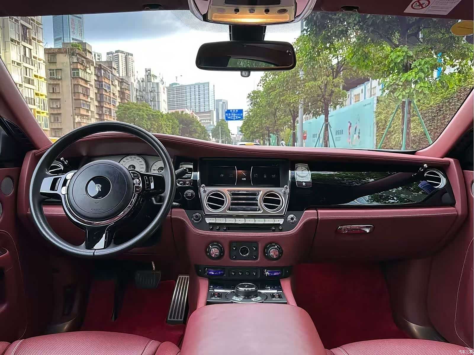 Rolls-Royce Ghost, 2019 все фото
