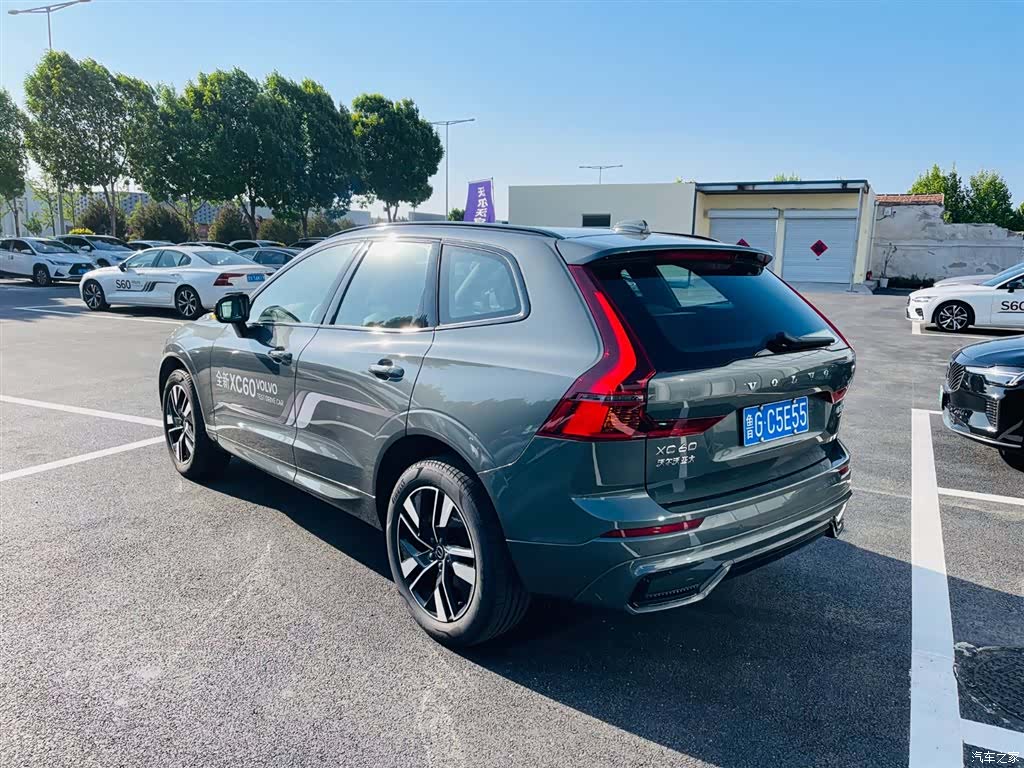 Volvo XC60, 2025 4