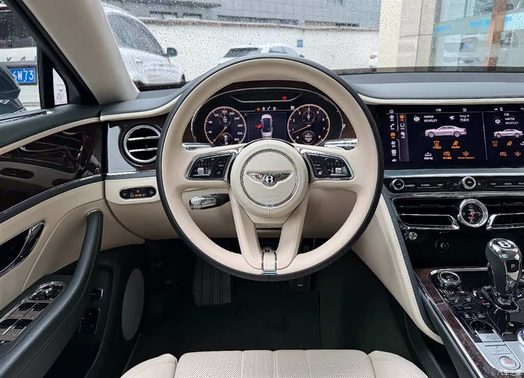 Bentley Flying Spur, 2023 9