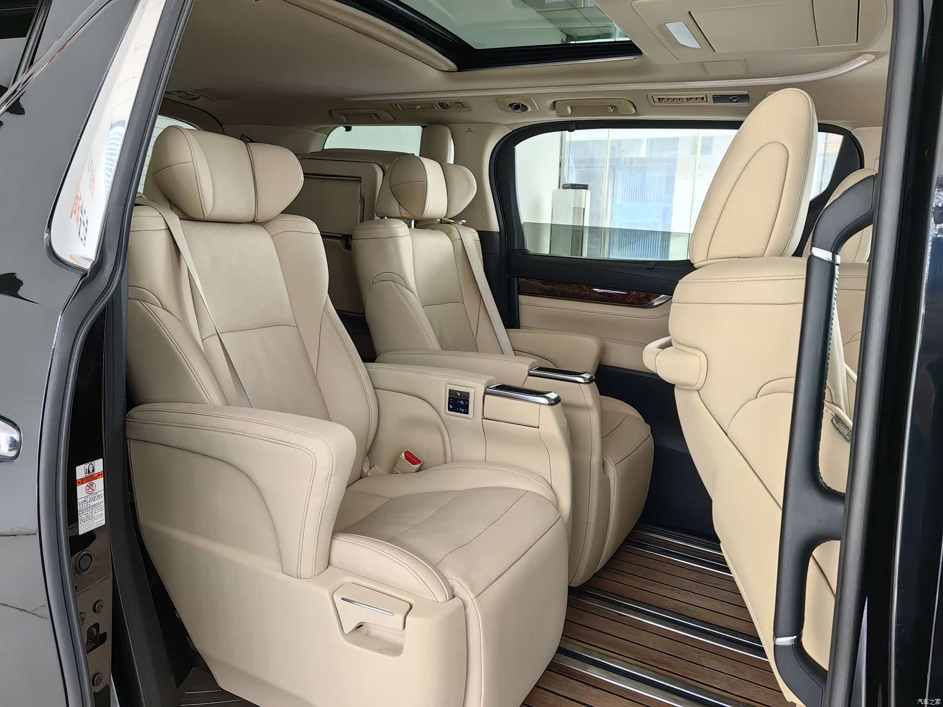 Toyota Alphard, 2018 12