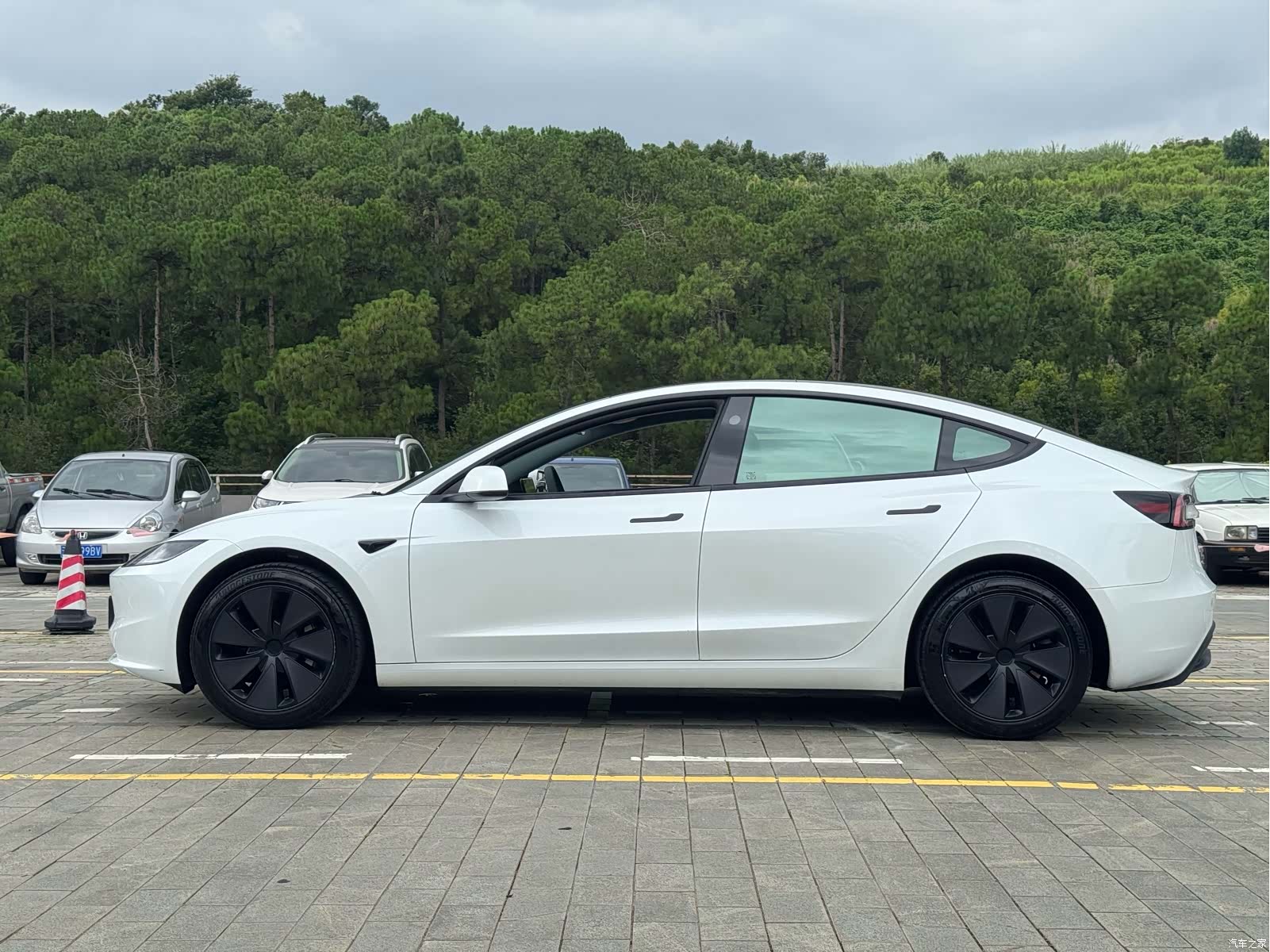 Tesla Model 3, 2025 12