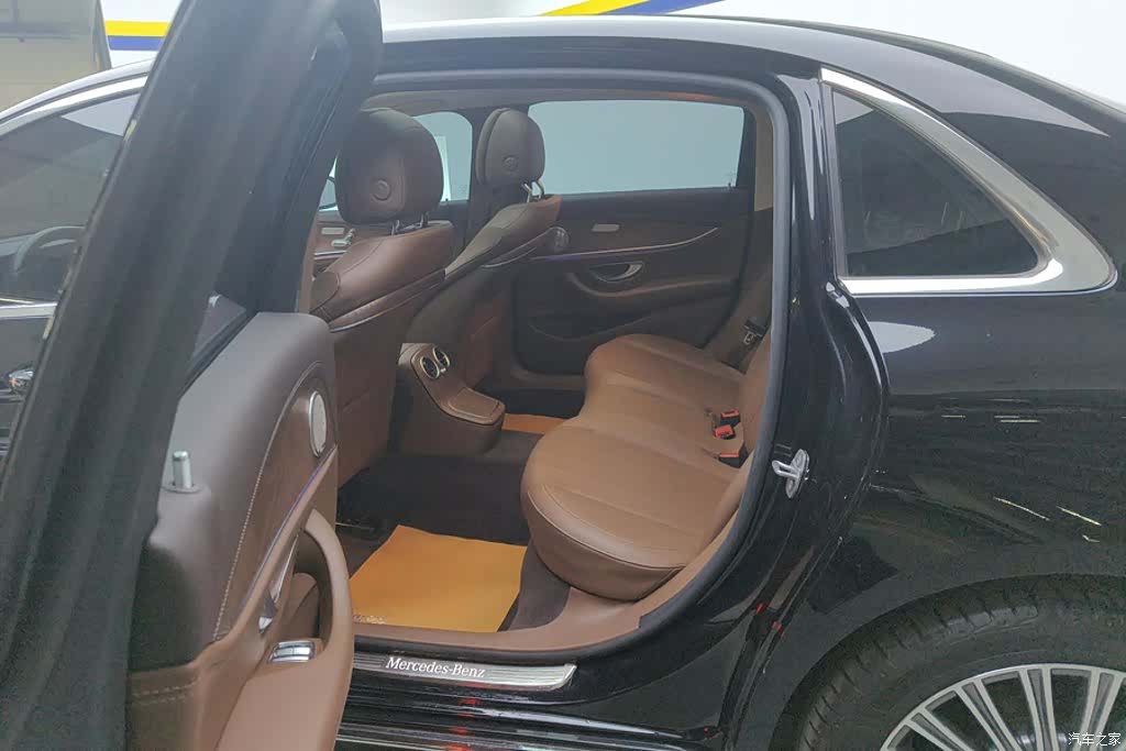 Mercedes-Benz E-Class, 2022 11