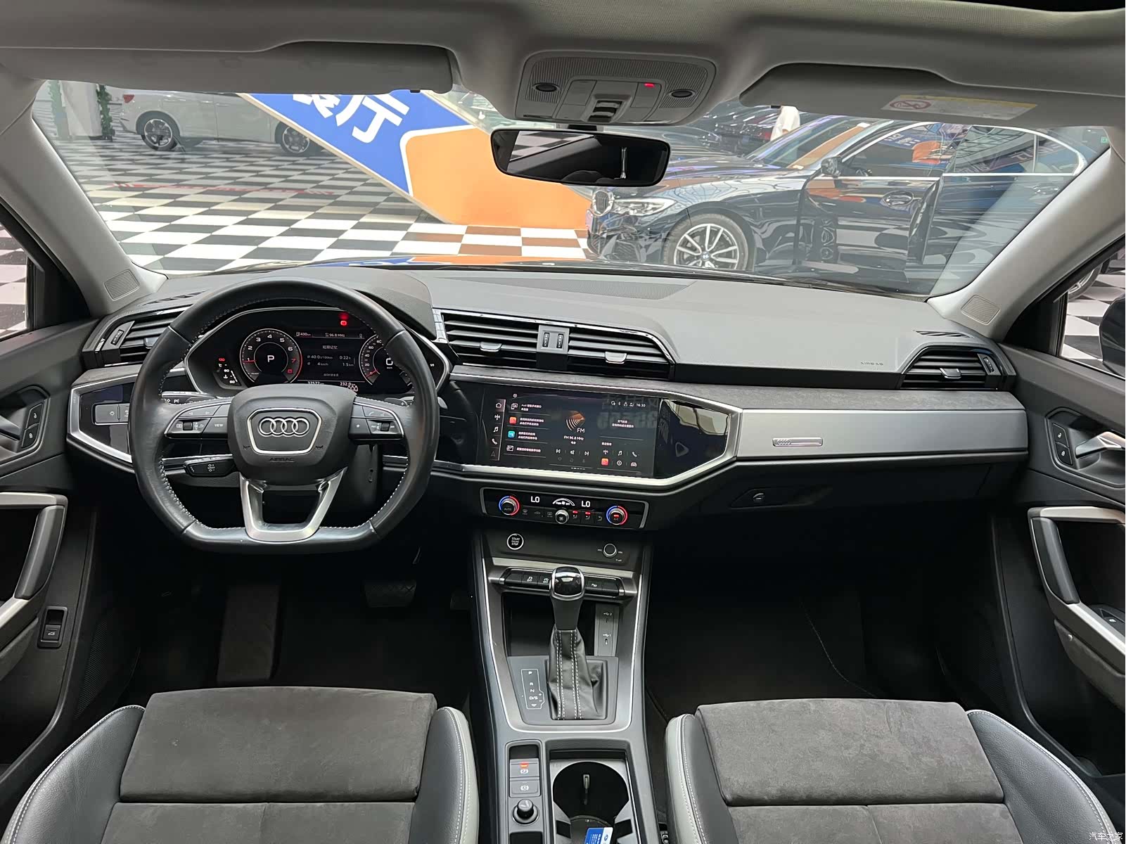 Audi Q3, 2022 10