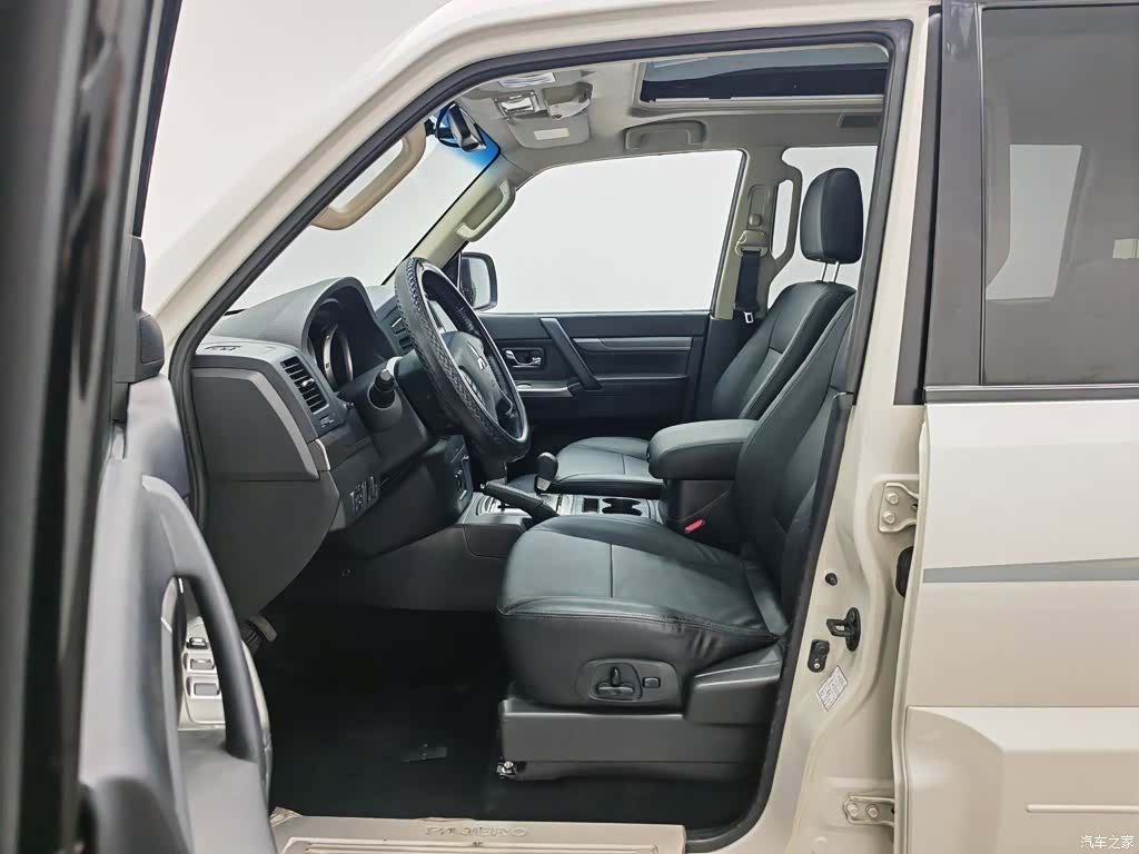 Mitsubishi Pajero, 2014 10