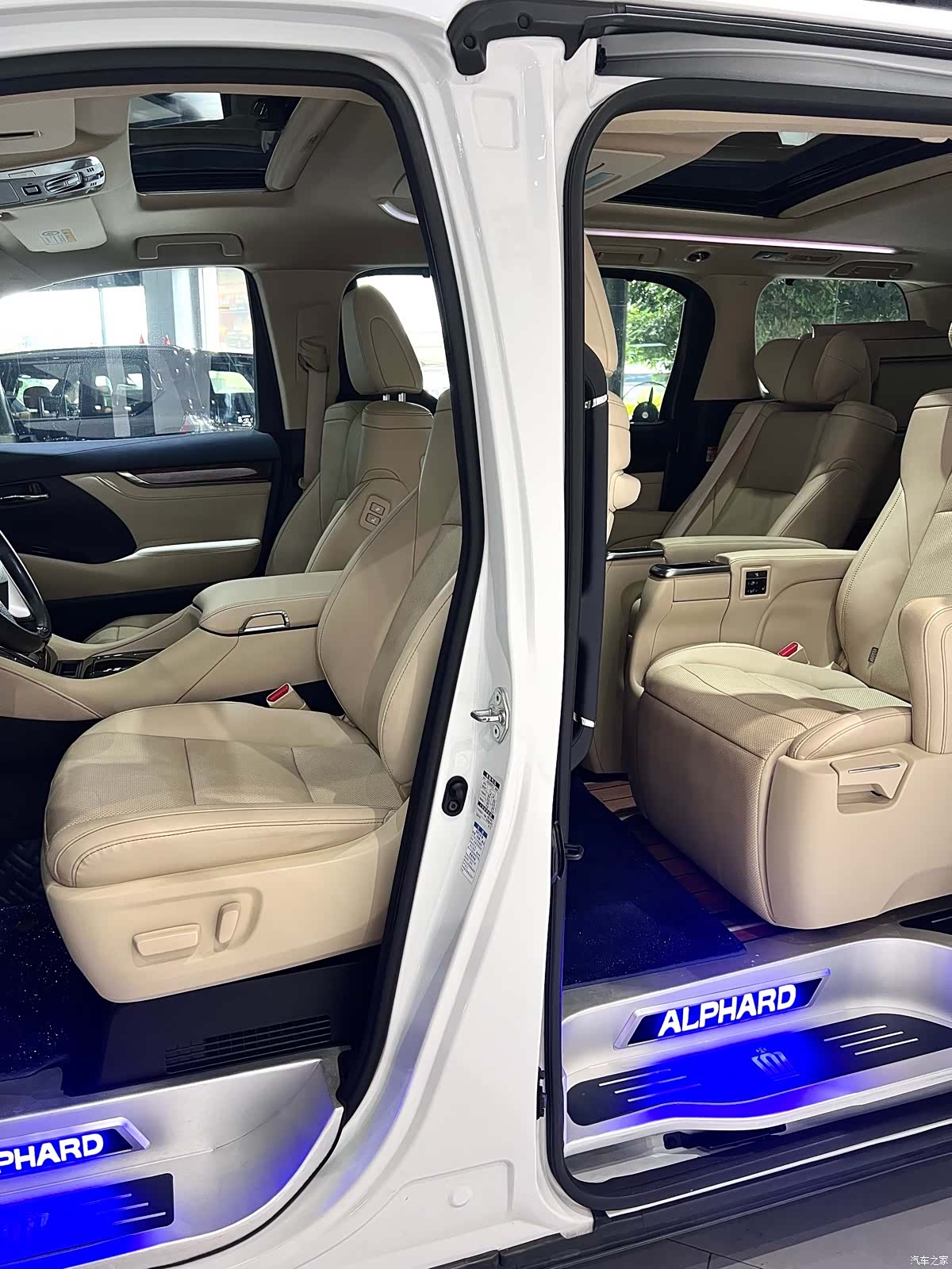 Toyota Alphard, 2023 46